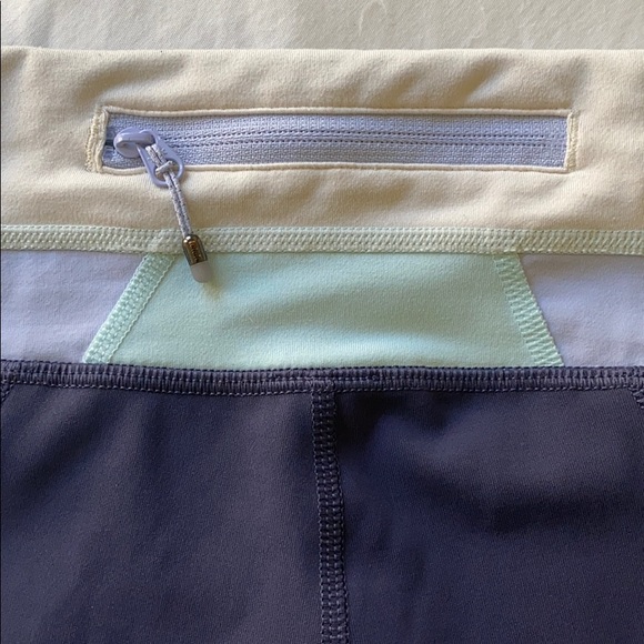 Lululemon Run Inspire Crop II size 4 - Picture 5 of 9